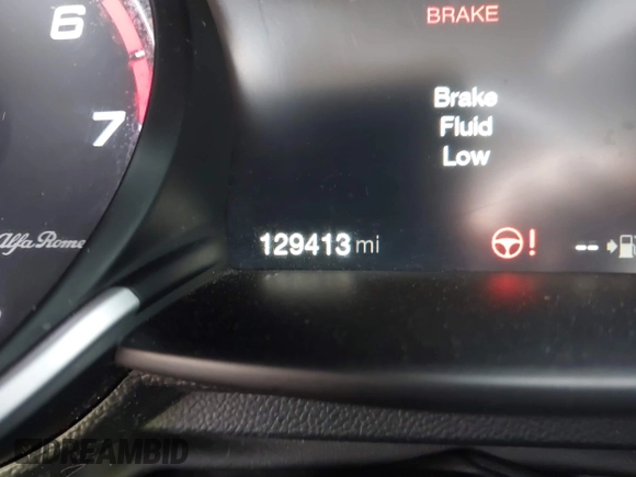 2017 Alfa Romeo Giulia Ti z VIN ZARFAECNXH7556854, wystawiony jako IAAI lot #41973525 z przebiegiem 129 413 mil mil oraz . Historia ofert i sprzedaży dostępna na DreamBid. Obrazek 15.