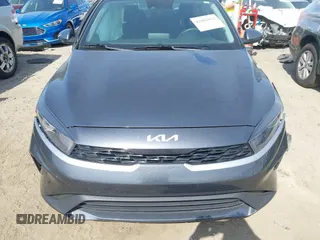 2024 Kia Forte LXS z VIN 3KPF24AD8RE709311, wystawiony jako IAAI lot #42001871 z przebiegiem 22 642 mil mil oraz . Historia ofert i sprzedaży dostępna na DreamBid. Obrazek 12.
