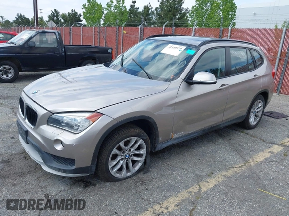 2015 BMW X1 xDrive28i z VIN WBAVL1C55FVY41749, wystawiony jako IAAI lot #42140979 z przebiegiem 120 953 mil mil oraz . Historia ofert i sprzedaży dostępna na DreamBid. Obrazek 2.