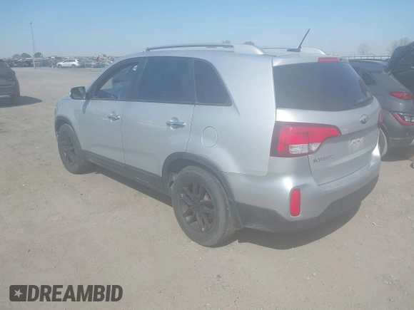 2014 Kia Sorento LX with VIN 5XYKT4A73EG492415, listed as a IAAI auction lot 41875320 with 189,293 mi miles and . Bid and sale history available at carsss.com. Image 3.