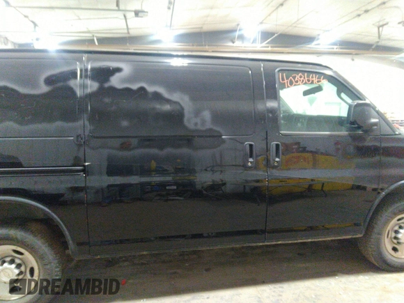2018 Chevrolet Express Cargo Van with VIN 1GCWGAFP5J1185884, listed as a IAAI auction lot 40386466 with 1 mi miles. Bid and sale history available at carsss.com. Image 13.