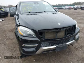 2013 Mercedes-Benz M ML 350 with VIN 4JGDA5HB3DA138368, listed as a IAAI auction lot 41958922 with 114,576 mi miles. Bid and sale history available at carsss.com. Image 6.