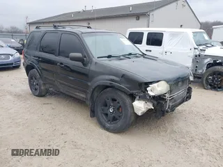 2004 Ford Escape Limited with VIN 1FMCU94124KA36321, listed as a IAAI auction lot 41565490 with 203,933 mi miles. Bid and sale history available at carsss.com. Image 1.