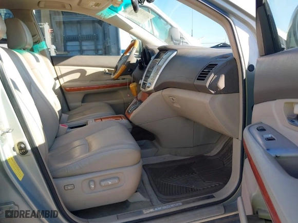 2006 Lexus RX 330 with VIN JTJGA31U260059684, listed as a IAAI auction lot 41872118 with 202,898 mi miles. Bid and sale history available at carsss.com. Image 5.