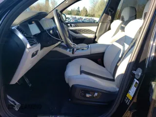 2022 BMW X5 M z VIN 5YMJU0C06N9M49374, wystawiony jako Copart lot #41621645 z przebiegiem 36 242 mil mil oraz Szkoda całkowita • Salvage title. Historia ofert i sprzedaży dostępna na DreamBid. Obrazek 7.