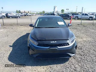 2024 Kia Forte LXS z VIN 3KPF24AD6RE826949, wystawiony jako IAAI lot #42078753 z przebiegiem 13 679 mil mil oraz . Historia ofert i sprzedaży dostępna na DreamBid. Obrazek 12.