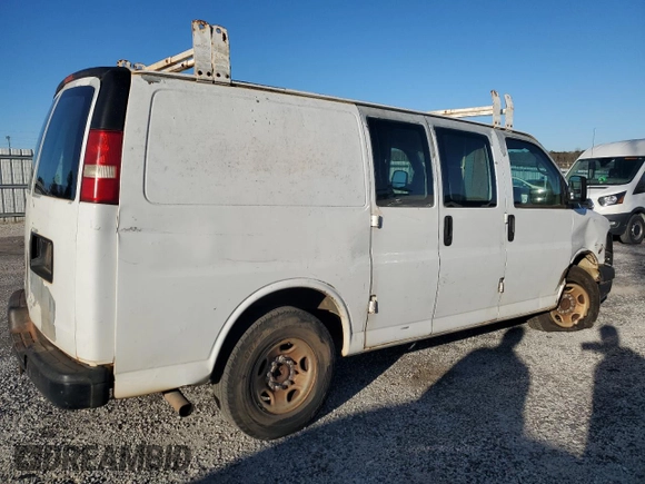 2008 Chevrolet Express Cargo Van with VIN 1GCGG25C481119510, listed as a Copart auction lot 47071765 with 392,884 mi miles and Salvage Title. Bid and sale history available at carsss.com. Image 3.