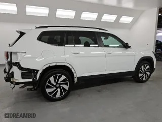 2024 Volkswagen Atlas 2.0T SE w/Technology with VIN 1V2HR2CA1RC543277, listed as a Copart auction lot 50930205 with 35,141 mi miles and Clean Title. Bid and sale history available at carsss.com. Image 3.