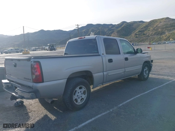 2004 Chevrolet Silverado 1500 Crew Cab LS with VIN 2GCEC13T741428702, listed as a IAAI auction lot 41915343 with 252,065 mi miles. Bid and sale history available at carsss.com. Image 4.