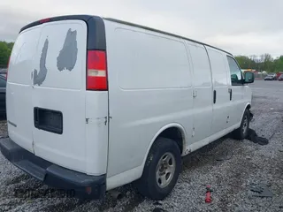 2007 Chevrolet Express Cargo Van with VIN 1GCFG15X271156787, listed as a IAAI auction lot 41980610 with 266,250 mi miles. Bid and sale history available at carsss.com. Image 4.
