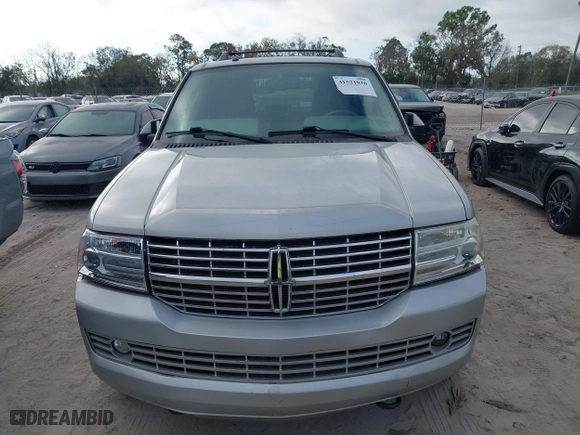 2007 Lincoln Navigator with VIN 5LMFU28557LJ21232, listed as a IAAI auction lot 41521036 with 124,374 mi miles. Bid and sale history available at carsss.com. Image 6.