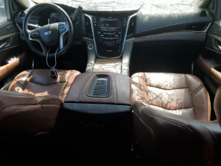 2018 Cadillac Escalade ESV Premium Luxury z VIN 1GYS3JKJ5JR147062, wystawiony jako Copart lot #76596064 z przebiegiem 157 347 mil mil oraz Szkoda całkowita • Salvage title. Historia ofert i sprzedaży dostępna na DreamBid. Obrazek 8.