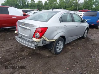 2014 Chevrolet Sonic LT z VIN 1G1JC5SH7E4131057, wystawiony jako IAAI lot #42468937 z przebiegiem 33 958 mil mil oraz . Historia ofert i sprzedaży dostępna na DreamBid. Obrazek 4.