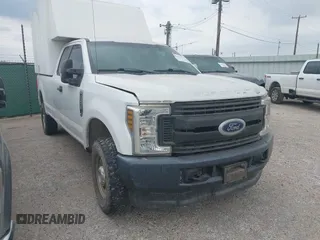 2019 Ford Super Duty F-250 SRW XL with VIN 1FT7X2B67KEC10592, listed as a IAAI auction lot 42135477 with 211,401 mi miles. Bid and sale history available at carsss.com. Image 1.