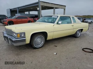 1977 Cadillac DeVille z VIN 6D47S7Q138200, wystawiony jako Copart lot #62902185 z przebiegiem 21 326 mil mil oraz Czysty tytuł • Clean title. Historia ofert i sprzedaży dostępna na DreamBid. Obrazek 1.