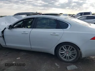 2017 Jaguar XF 35t Prestige with VIN SAJBE4BV8HCY31963, listed as a IAAI auction lot 41910705 with 1 mi miles. Bid and sale history available at carsss.com. Image 14.