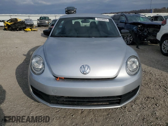 2014 Volkswagen Beetle Entry z VIN 3VWF17AT4EM634714, wystawiony jako Copart lot #83250604 z przebiegiem 133 862 mil mil oraz Szkoda całkowita • Salvage title. Historia ofert i sprzedaży dostępna na DreamBid. Obrazek 5.
