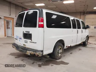 2004 Chevrolet Express Passenger z VIN 1GAHG39U641233542, wystawiony jako IAAI lot #42007195 z przebiegiem 241 963 mil mil oraz . Historia ofert i sprzedaży dostępna na DreamBid. Obrazek 4.