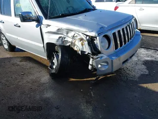 2008 Jeep Patriot Sport with VIN 1J8FT28W98D519566, listed as a IAAI auction lot 41804415 with 108,787 mi miles. Bid and sale history available at carsss.com. Image 6.