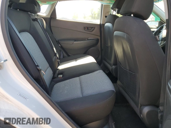 2021 Hyundai Kona SE z VIN KM8K1CAA7MU659637, wystawiony jako Copart lot #54394795 z przebiegiem 90 366 mil mil oraz Szkody całkowita. Historia ofert i sprzedaży dostępna na DreamBid. Obrazek 10.