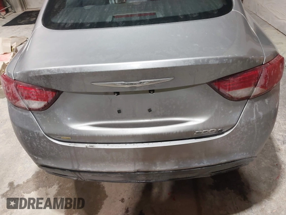 2015 Chrysler 200 S z VIN 1C3CCCBB4FN720602, wystawiony jako IAAI lot #41394048 z przebiegiem 137 706 mil mil oraz . Historia ofert i sprzedaży dostępna na DreamBid. Obrazek 16.