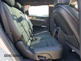 2024 Porsche Cayenne с VIN WP1AA2AY3RDA04548, выставлен на аукционе Copart как лот 48306425 с пробегом Не указан миль и Чистый • Clean title. История ставок и продаж доступна на DreamBid. Изображение 11.