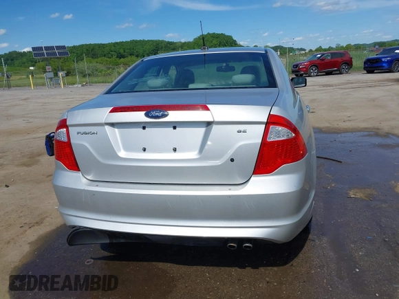 2010 Ford Fusion SE z VIN 3FAHP0HA6AR238485, wystawiony jako IAAI lot #42237682 z przebiegiem 147 260 mil mil oraz . Historia ofert i sprzedaży dostępna na DreamBid. Obrazek 16.