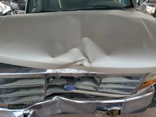 1996 Ford Bronco XL z VIN 1FMEU15N0TLB63427, wystawiony jako Copart lot #82779084 z przebiegiem 175 679 mil mil oraz Szkoda całkowita • Salvage title. Historia ofert i sprzedaży dostępna na DreamBid. Obrazek 12.
