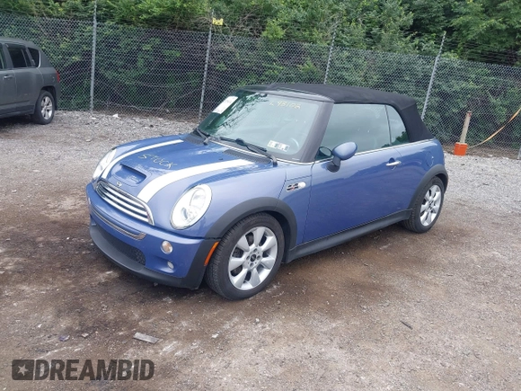 2006 MINI Convertible S z VIN WMWRH33516TL93102, wystawiony jako IAAI lot #42529434 z przebiegiem 123 292 mil mil oraz . Historia ofert i sprzedaży dostępna na DreamBid. Obrazek 2.