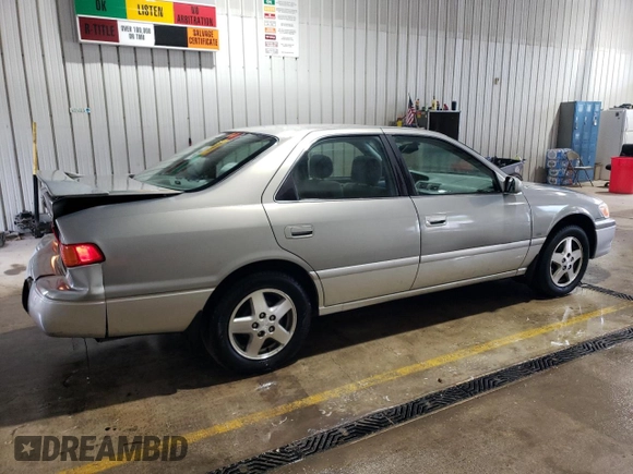 2001 Toyota Camry CE z VIN JT2BG22K410558183, wystawiony jako Copart lot #55600625 z przebiegiem 69 689 mil mil oraz Szkoda całkowita • Salvage title. Historia ofert i sprzedaży dostępna na DreamBid. Obrazek 3.