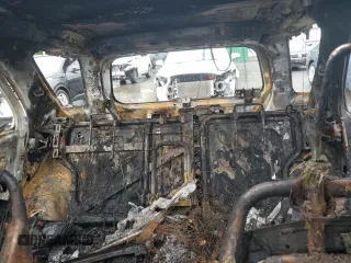 2008 Kia Sorento EX z VIN KNDJD736885840110, wystawiony jako Copart lot #57787515 z przebiegiem Nie podano mil oraz Szkoda całkowita • Salvage title. Historia ofert i sprzedaży dostępna na DreamBid. Obrazek 10.