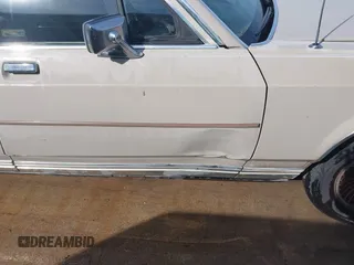 1988 Ford Crown Victoria z VIN 2FABP74F8JX224055, wystawiony jako IAAI lot #42185854 z przebiegiem 32 378 mil mil oraz . Historia ofert i sprzedaży dostępna na DreamBid. Obrazek 6.