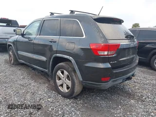 2011 Jeep Grand Cherokee Laredo z VIN 1J4RR4GG2BC737140, wystawiony jako IAAI lot #41217587 z przebiegiem Nie podano mil oraz . Historia ofert i sprzedaży dostępna na DreamBid. Obrazek 3.
