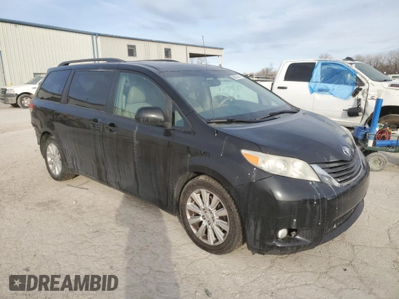 2011 Toyota Sienna XLE с VIN 5TDDK3DC3BS005680, выставлен на аукционе Copart как лот 88833815 с пробегом 256 679 миль миль и Списание • Salvage title. История ставок и продаж доступна на DreamBid. Изображение 4.