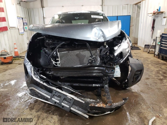 2024 Volkswagen Atlas Cross Sport 2.0T SE with VIN 1V2LE2CA2RC202122, listed as a Copart auction lot 82377044 with 21,184 mi miles and Salvage Title. Bid and sale history available at carsss.com. Image 5.