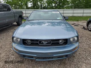 2008 Ford Mustang Deluxe z VIN 1ZVHT80N185117313, wystawiony jako Copart lot #58190045 z przebiegiem 168 101 mil mil oraz Czysty tytuł • Clean title. Historia ofert i sprzedaży dostępna na DreamBid. Obrazek 5.