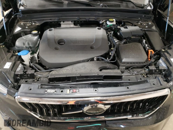 2024 Volvo XC40 Plus Bright Theme with VIN YV4L12UE4R2252652, listed as a Copart auction lot 41743045 with 10,063 mi miles and Salvage Title. Bid and sale history available at DreamBid. Image 12.