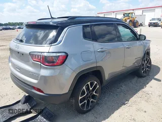 2018 Jeep Compass Limited z VIN 3C4NJDCB3JT369267, wystawiony jako IAAI lot #42181693 z przebiegiem 96 511 mil mil oraz . Historia ofert i sprzedaży dostępna na DreamBid. Obrazek 4.