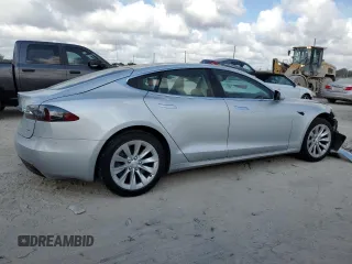 2018 Tesla Model S 75D with VIN 5YJSA1E28JF262521, listed as a Copart auction lot 43563035 with 48,377 mi miles and Salvage Title. Bid and sale history available at DreamBid. Image 3.