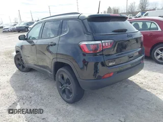 2018 Jeep Compass Latitude with VIN 3C4NJDBBXJT304322, listed as a IAAI auction lot 41833329 with 124,577 mi miles. Bid and sale history available at carsss.com. Image 3.