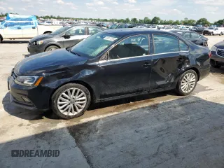 2016 Volkswagen Jetta SEL z VIN 3VWL17AJ8GM327129, wystawiony jako Copart lot #55917725 z przebiegiem 107 510 mil mil oraz Szkoda całkowita • Salvage title. Historia ofert i sprzedaży dostępna na DreamBid. Obrazek 1.