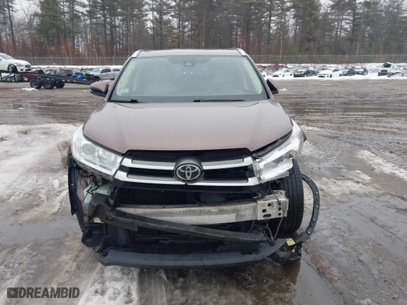 2017 Toyota Highlander XLE with VIN 5TDJZRFH9HS363191, listed as a IAAI auction lot 41642975 with 255,219 mi miles. Bid and sale history available at carsss.com. Image 12.