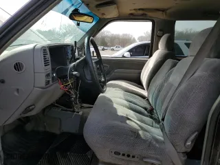 1996 Chevrolet Tahoe with VIN 3GNEK18R9TG128138, listed as a Copart auction lot 48528255 with 233,077 mi miles and Clean Title. Bid and sale history available at carsss.com. Image 7.