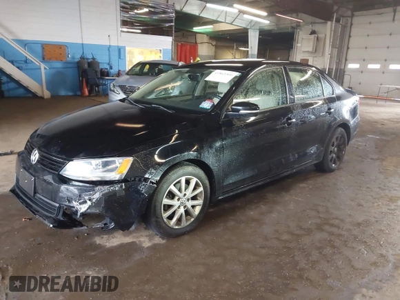 2011 Volkswagen Jetta SE with VIN 3VWDZ7AJ2BM052198, listed as a IAAI auction lot 41863300 with 88,178 mi miles and . Bid and sale history available at DreamBid. Image 2.