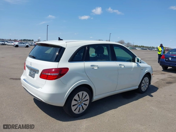 2017 Mercedes-Benz B-Class with VIN WDDVP9ABXHJ016806, listed as a IAAI auction lot 42106582 with 47,329 mi miles. Bid and sale history available at carsss.com. Image 4.