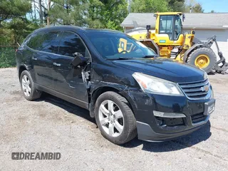 2016 Chevrolet Traverse LT z VIN 1GNKRGKD5GJ170356, wystawiony jako IAAI lot #42140603 z przebiegiem 168 478 mil mil oraz . Historia ofert i sprzedaży dostępna na DreamBid. Obrazek 1.
