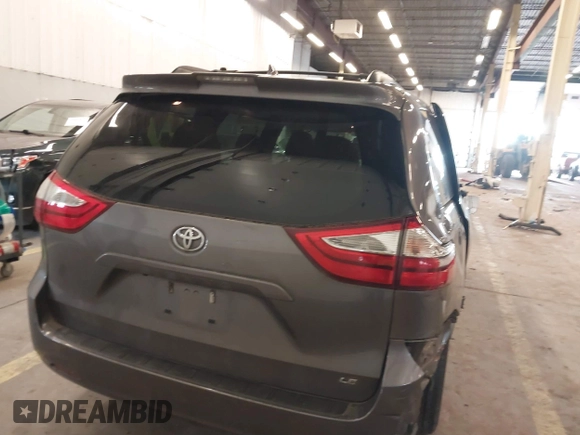 2018 Toyota Sienna LE Auto Access Seat with VIN 5TDKZ3DC4JS903738, listed as a IAAI auction lot 41688581 with 42,511 mi miles. Bid and sale history available at carsss.com. Image 16.