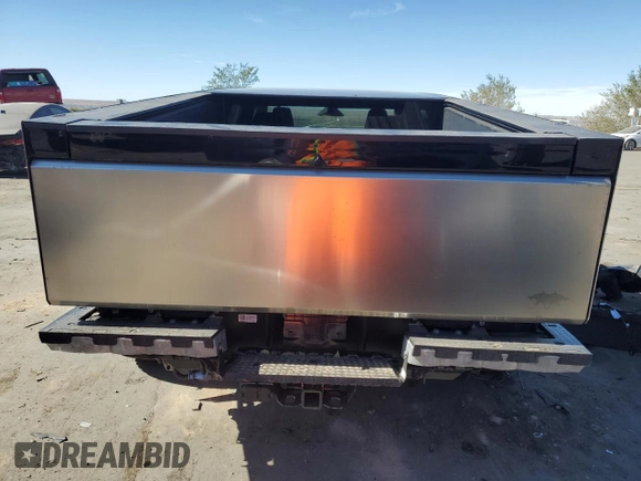 2024 Tesla Cybertruck Cyberbeast z VIN 7G2CEHEE2RA018736, wystawiony jako Copart lot #78482884 z przebiegiem 2 482 mil mil oraz Szkoda całkowita • Salvage title. Historia ofert i sprzedaży dostępna na DreamBid. Obrazek 6.