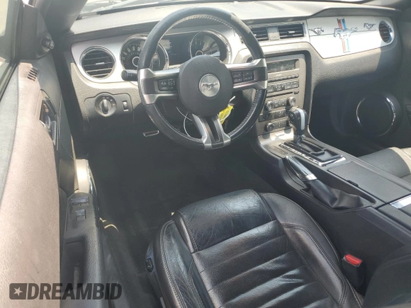 2014 Ford Mustang V6 with VIN 1ZVBP8EM6E5292579, listed as a Copart auction lot 61896995 with 129,872 mi miles and Salvage title. Bid and sale history available at DreamBid. Image 8.