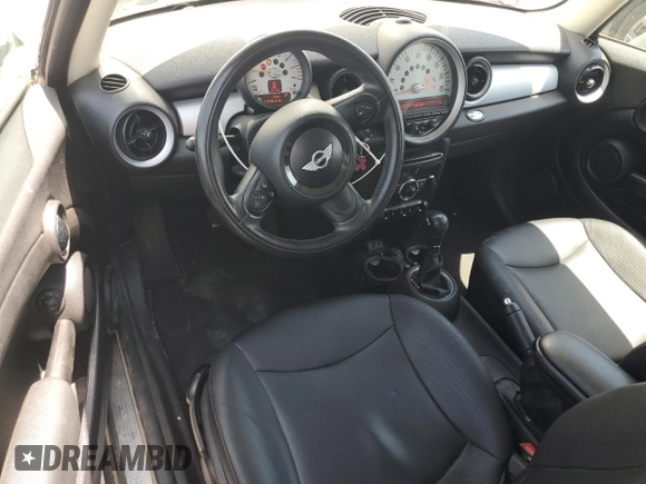 2013 MINI Hardtop z VIN WMWSU3C50DT685902, wystawiony jako Copart lot #58071935 z przebiegiem 114 908 mil mil oraz Szkoda całkowita • Salvage title. Historia ofert i sprzedaży dostępna na DreamBid. Obrazek 8.
